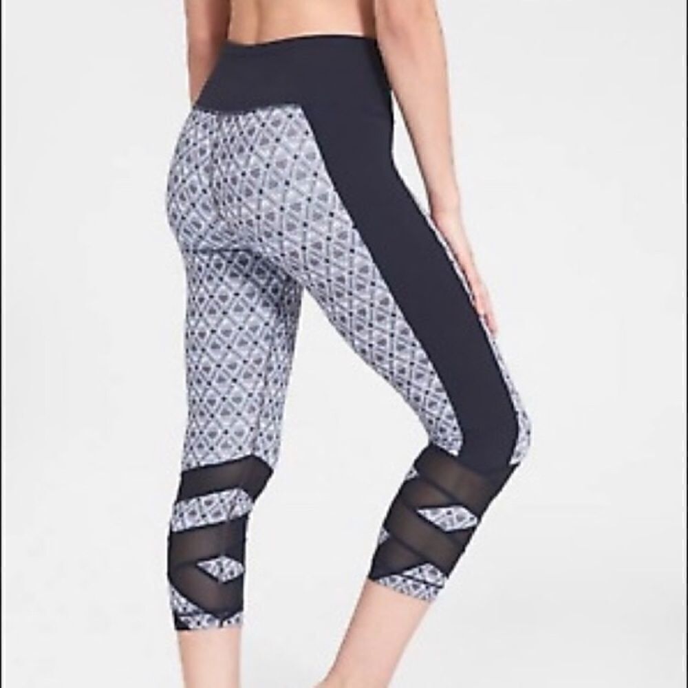 Athleta Mantra size medium tall cropped leggings